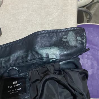 Yeni Alınan Deri Cekette Parfüm Sonrası Oluşan Renk Değişimi Ve Beyaz Lekeler