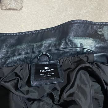 Yeni Alınan Deri Cekette Parfüm Sonrası Oluşan Renk Değişimi Ve Beyaz Lekeler