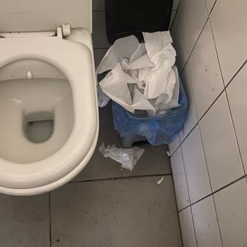 Gebze Tüvtürk'te Tuvalet Temizliği Ve Hijyen Sorunu