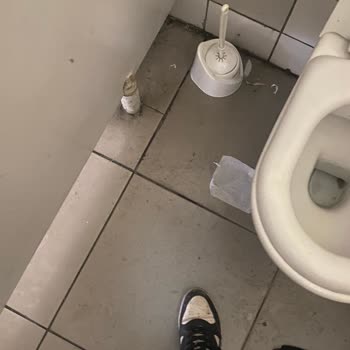 Gebze Tüvtürk'te Tuvalet Temizliği Ve Hijyen Sorunu