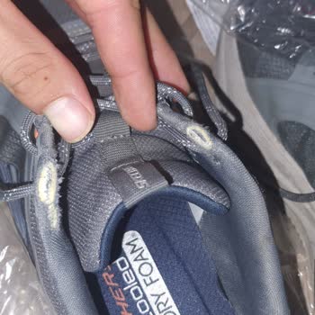 Skechers Zapatos, solicito cambio o reembolso por desgaste rápido