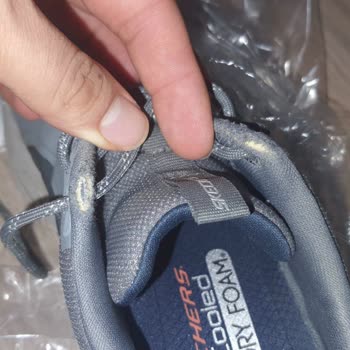 Skechers Zapatos, solicito cambio o reembolso por desgaste rápido