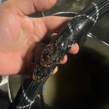 Forum İstanbul AVM Otoparkta Güvenlik ve Temizlik Sorunları Nedeniyle Maddi Zarar