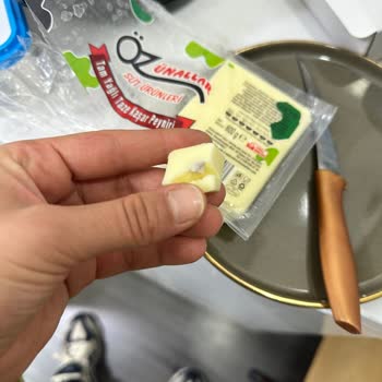 Kaşar Peynirinde Taş Parçası Çıkması Ve Sağlık Riski