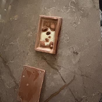 Aldığım İki Eti Petito Kutusunda Bozuk Ve Sert Ürünlerle Karşılaştım