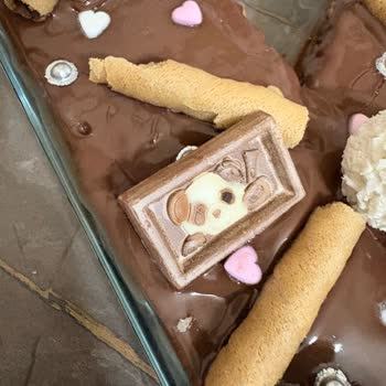 Aldığım İki Eti Petito Kutusunda Bozuk Ve Sert Ürünlerle Karşılaştım