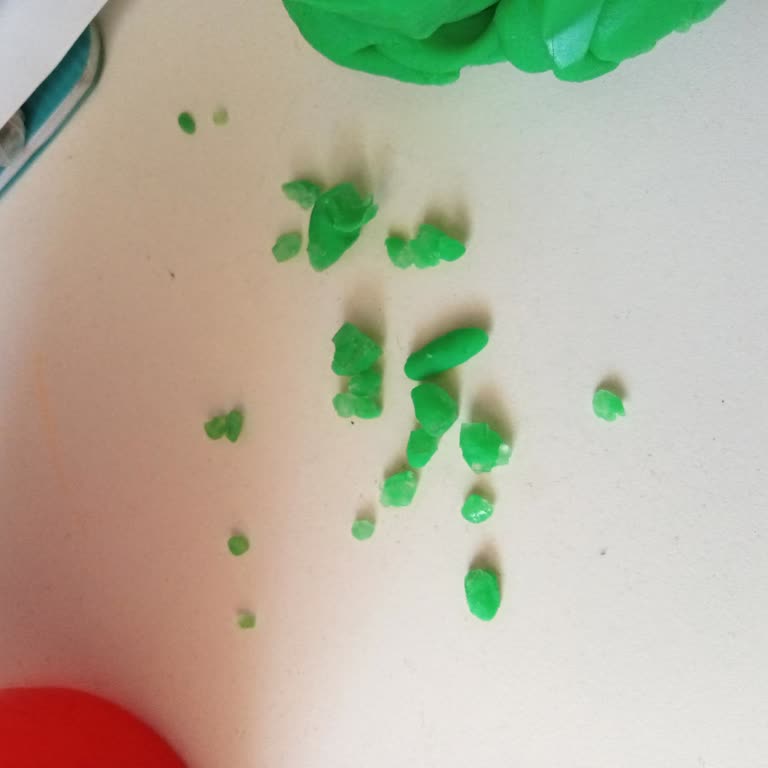 Oyun Hamurunda Cam Parçaları: Çocuğumun Güvenliği Tehlikede