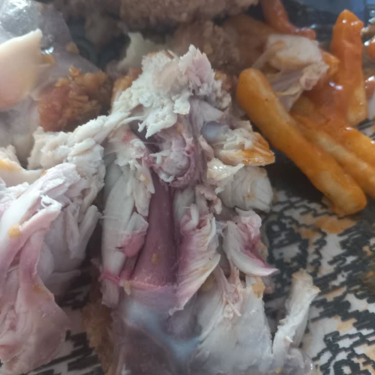Popeyes'tan Çiğ Tavuk Gönderilmesi Sağlık Riski Oluşturuyor
