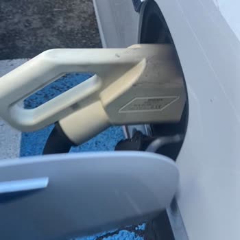 Sıfır Kilometre Aracımın Şarj Soketi Yandı, Sadece Parça Değişimi Önerildi