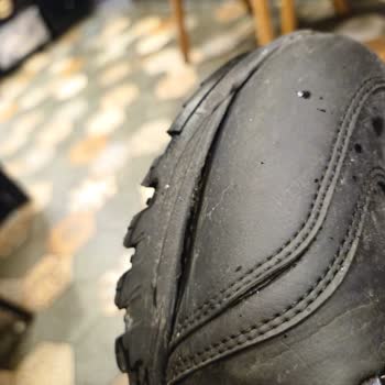 Aldığım Bot 2 Kez Giymede Tabanından Patladı Ve Yanlardan Açıldı