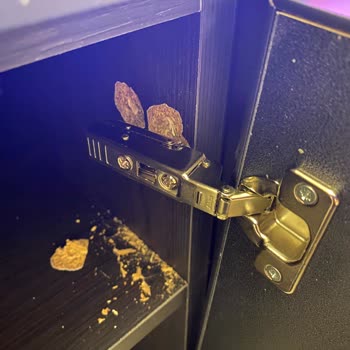 Az Kullanılan TV Ünitesinin Menteşesi Koptu, Garanti Dışı Bırakıldı!