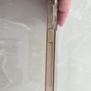 Spigen Şeffaf Kılıf Hızla Sarardı, Çözüm Sunulmadı