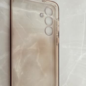 Spigen Şeffaf Kılıf Hızla Sarardı, Çözüm Sunulmadı