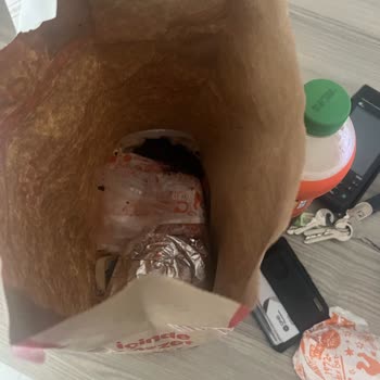 Siparişimdeki Tatlının Dökülmesiyle Kötü Bir Deneyim Yaşadım
