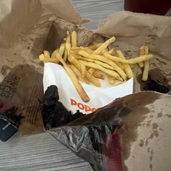 Siparişimdeki Tatlının Dökülmesiyle Kötü Bir Deneyim Yaşadım