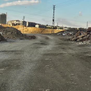 Tamamlanmayan Yol Çalışması Nedeniyle Güvensiz Ve Kullanılamaz Yol Sorunu