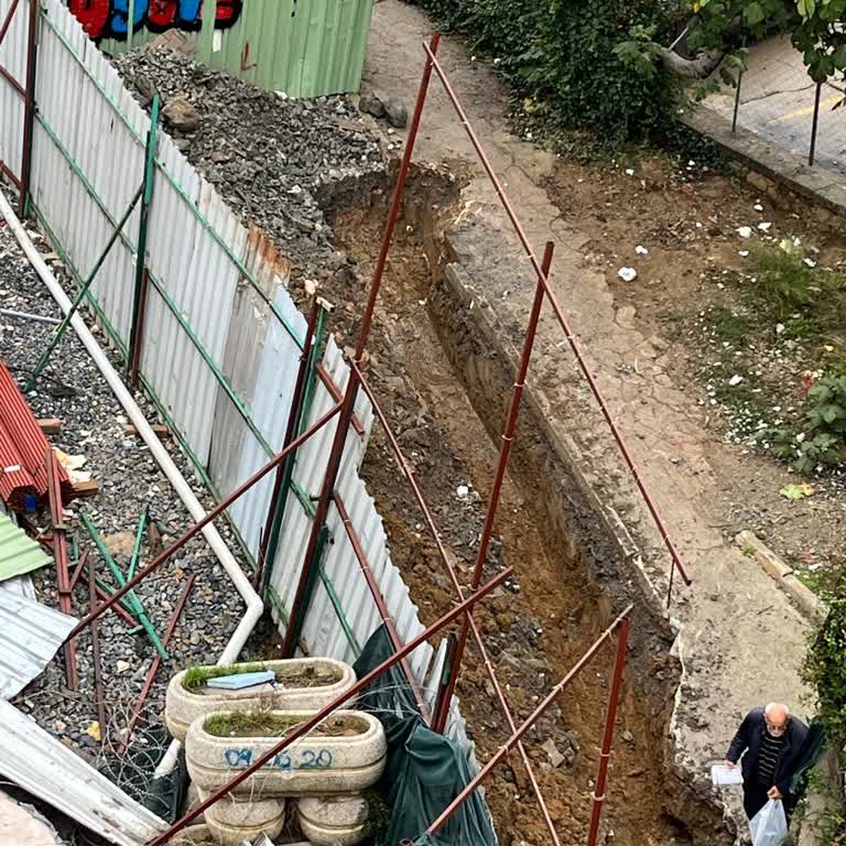 Konutlara Yakın Trafo İnşaatı Sağlık Ve Güvenlik Riski Taşıyor