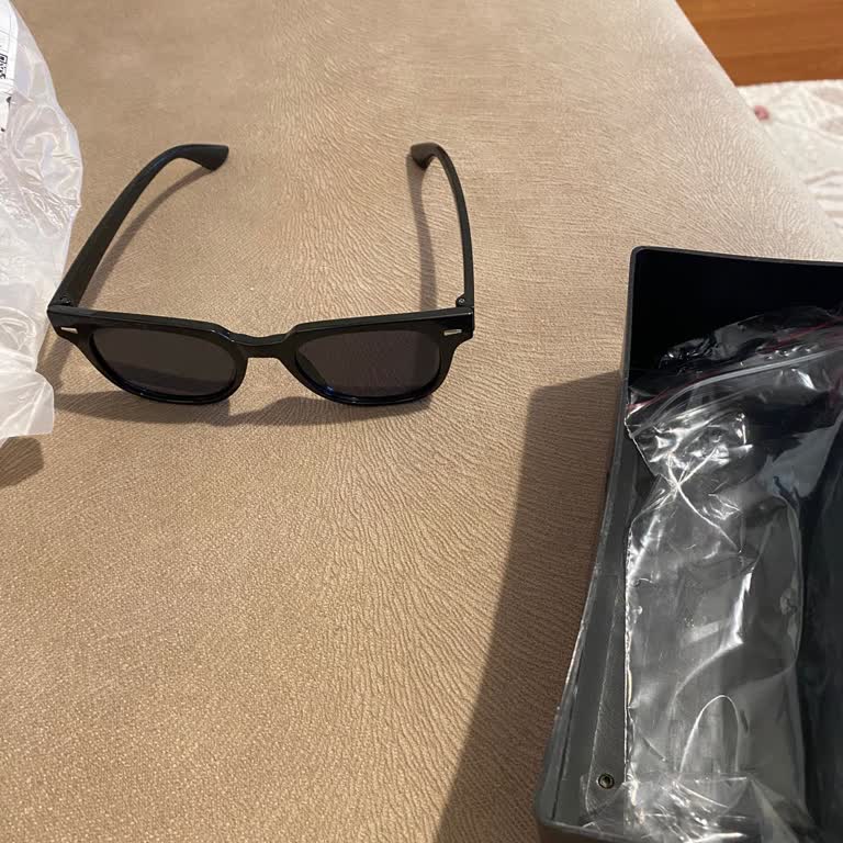 Sipariş Edilen Ürün Yerine Daha Ucuz Ve Farklı Bir Gözlük Gönderildi, Firma Ulaşılamıyor