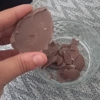 Saadet Cece Yumurta Ürünlerin İçinden Oyuncak Çıkmadı!