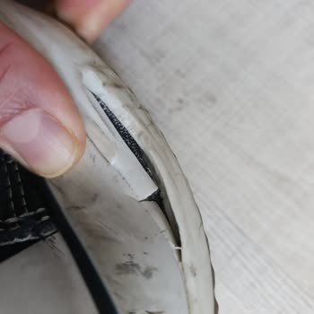 FLO'dan Aldığım Garantili Ayakkabının Tabanı Patladı, İade Reddedildi