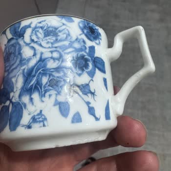 Defolu Fincan Nedeniyle Elimi Kestim Değişim Talep Ediyorum