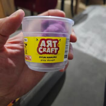 Oyun Hamurunda Cam Ve Yabancı Cisim Şoku