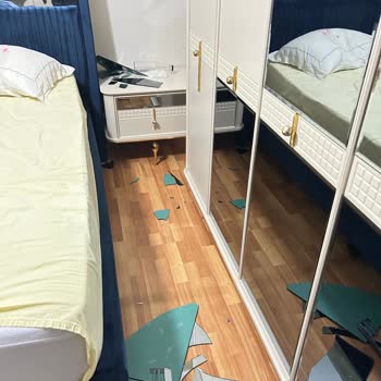 Yatak Odası Takımının Camı Kendiliğinden Patladı Güvenlik Riski Oluştu