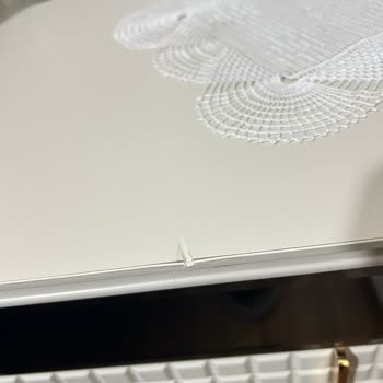 Yatak Odası Takımının Camı Kendiliğinden Patladı Güvenlik Riski Oluştu