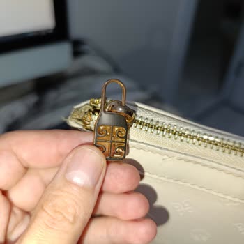 Pierre Cardin Çantada Kısa Sürede Ciddi Deformasyon Ve Renk Değişimi