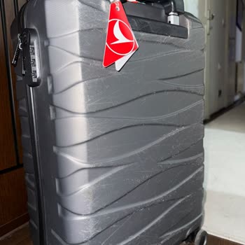 Bagaj Kapağı Açıldı, Bavulum Zarar Gördü Ve Muavin Tavırları Rahatsız Ediciydi