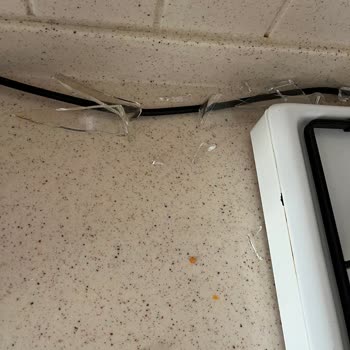 Karaca Mutfak Dolabında Duran Cam Kapaklardan Biri Gece Saatlerinde Patlayarak Kırıldı