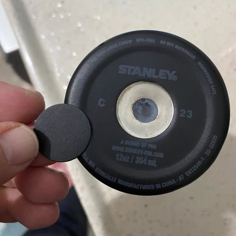 Stanley Termosun Alt Parçası Kendiliğinden Düştü, Çözüm Sunulmadı