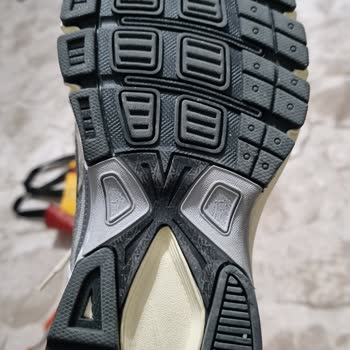 Nike İlk Kullanımda Kötü Koku Yapan Ayakkabı Ve Yetersiz Mağaza Desteği