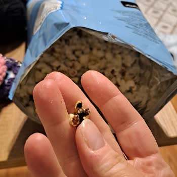 Peyman Nutzz Popcorn Paketinden Yanık ve Diş Kıracak Kadar Sert Mısırlar Çıktı