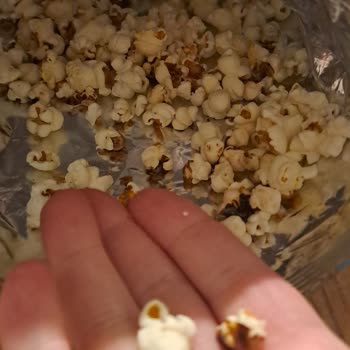 Peyman Nutzz Popcorn Paketinden Yanık ve Diş Kıracak Kadar Sert Mısırlar Çıktı