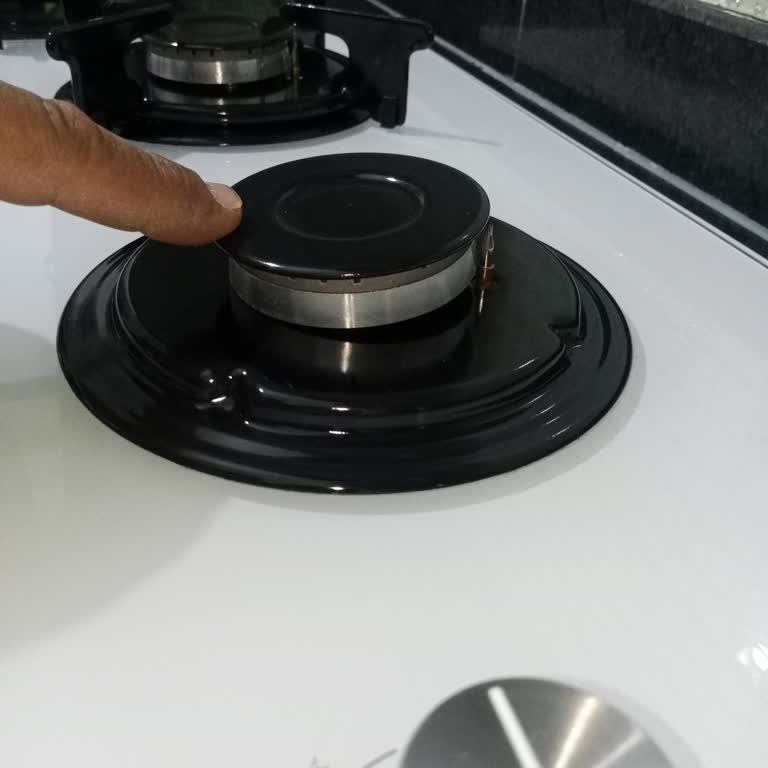 Eksik Tepsi Ve Ocağın Kurulum Sorunu Cevapsız Kaldı