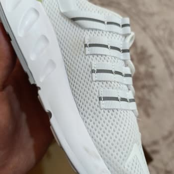 Yeni Alınan Beyaz Ayakkabı Lekeli Teslim Edildi, Çözüm Bekliyorum