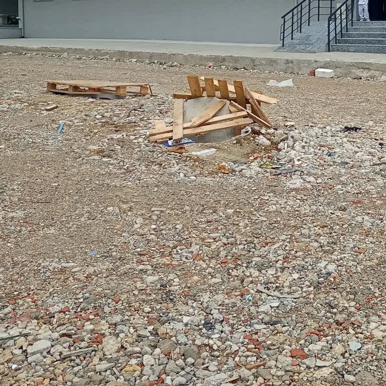 Kazı Sonrası Bırakılan Çukur Hem Tehlikeli Hem Maddi Zarara Yol Açtı