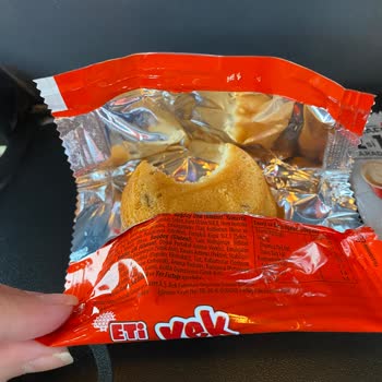 Eti Meyveli Kekten Saç Çıkması Nedeniyle Hijyen Kaygısı