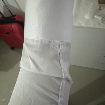 Aldığım Gömlek Yırtık Ve Lekeli Çıktı Mağduriyetimin Giderilmesini İstiyorum