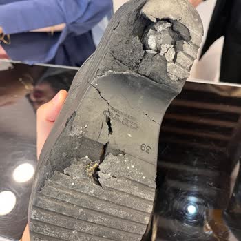 Neredeyse Hiç Giyilmeyen Ceyo Terlik Kısa Sürede Parçalandı