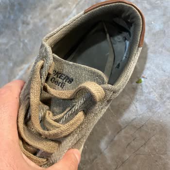 FLO'dan Aldığım Ayakkabı Kısa Sürede Yırtıldı, Değişim Talebime Cevap Verilmiyor