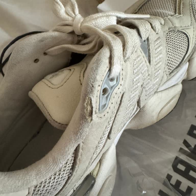 Kısa Sürede Yırtılan Ayakkabı İçin Çözüm Sunmayan Marka Hayal Kırıklığı