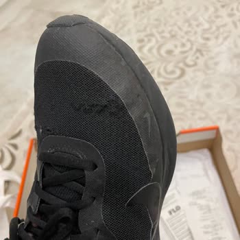 Nike Ayakkabıda Kısa Sürede Deformasyon Ve FLO'dan Olumsuz Geri Dönüş