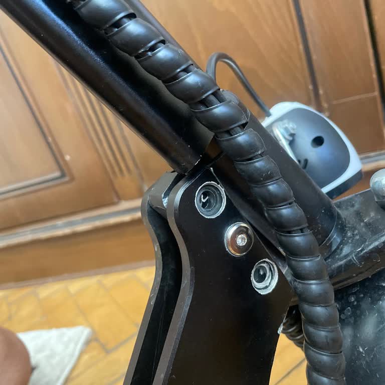 Yeni Alınan Scooterın Eksik Parça Ve Arızalarına Rağmen Garanti Dışı Ücret Talebi