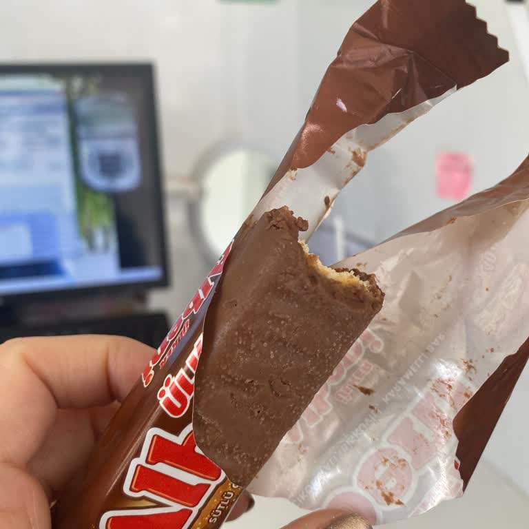 A101'den Aldığım Albeni Çikolata Bozuk Çıktı, İade Talep Ediyorum