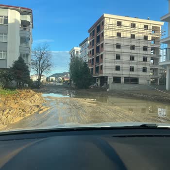 Cumhuriyet Mahallesi'nde Uzun Süredir Devam Eden Yol Sorunu Ve Mağduriyet