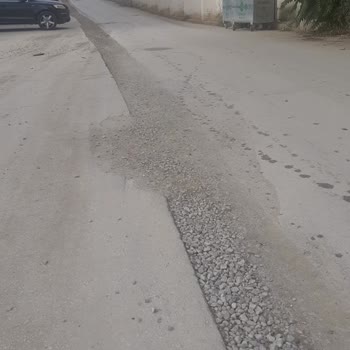 526. Cadde'deki Bozuk Asfalt, Araç Ve Yaya Güvenliğini Tehdit Ediyor