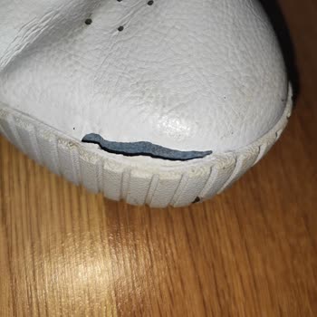 Kısa Sürede Yırtılan Ayakkabı İçin İade Süreci Uzadı, Mağduriyet Yaşıyorum