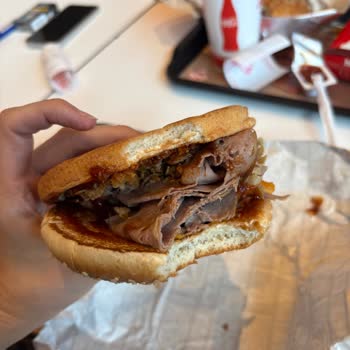 Arby's Antalya Mall Off Şubesinde Kötü Ürün Ve İlgisiz Hizmet Deneyimi
